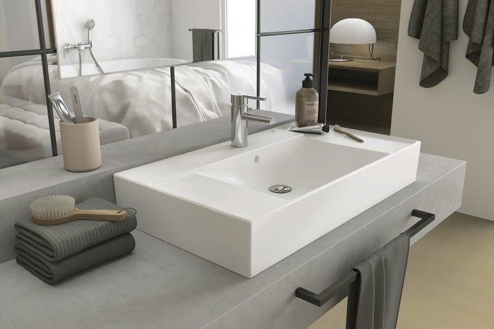 Lavabo de sobre-encimera 81x45 cm.